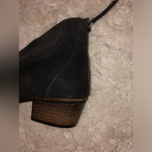 Dolce Vita ankle boots size 6 1/2 leather upper preowned

Bundle2save $ Shipping - Picture 7 of 10